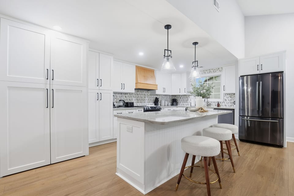Signature House, 4 Bedrooms, Non Smoking, Patio | Private kitchen | Fridge, microwave, oven, stovetop