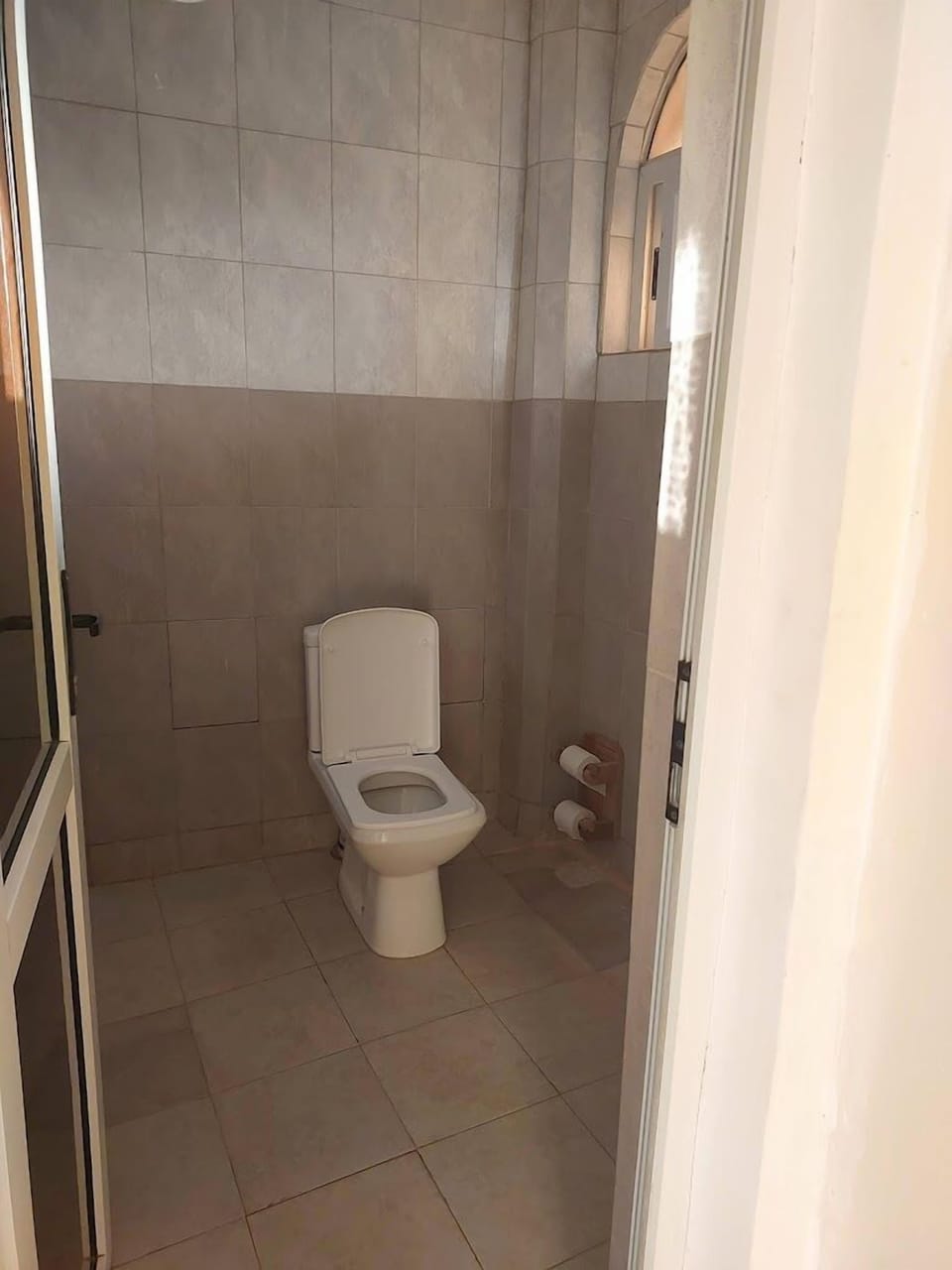 Deluxe Single Room | Bathroom | Shower, slippers, towels, soap