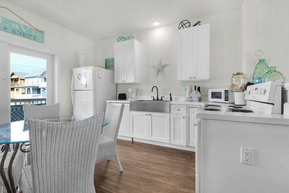 Kitchen and dining table