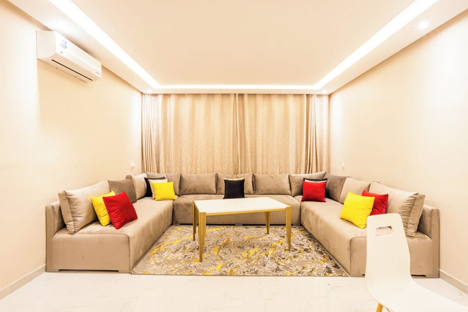 Standard Apartment, Balcony, Garden View | Living area