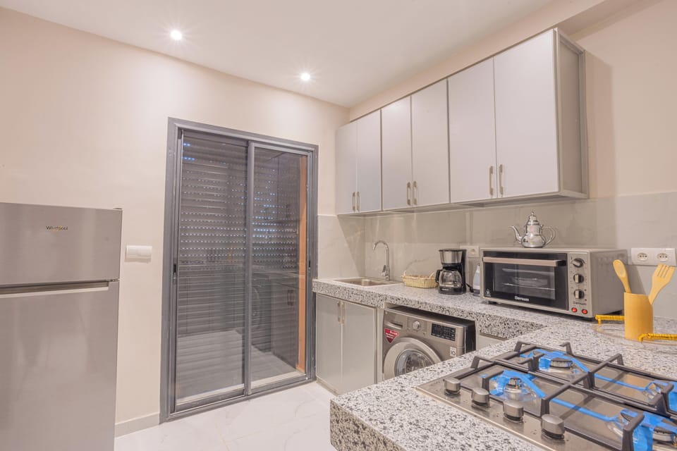 Standard Apartment, Balcony, Garden View | Private kitchen