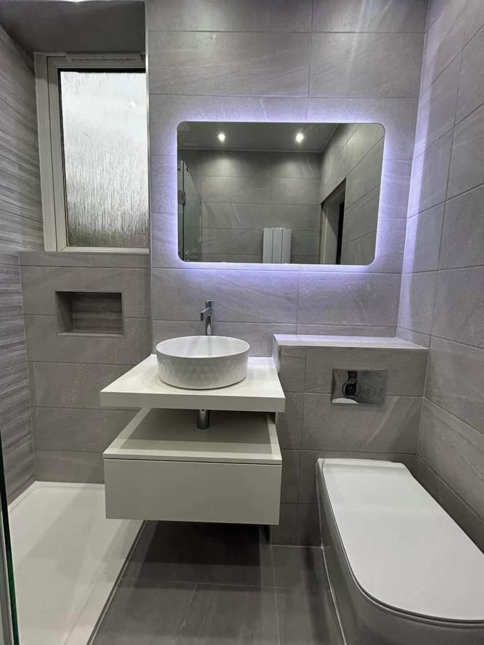 Deluxe Double Room | Bathroom | Shower, free toiletries, bathrobes, slippers