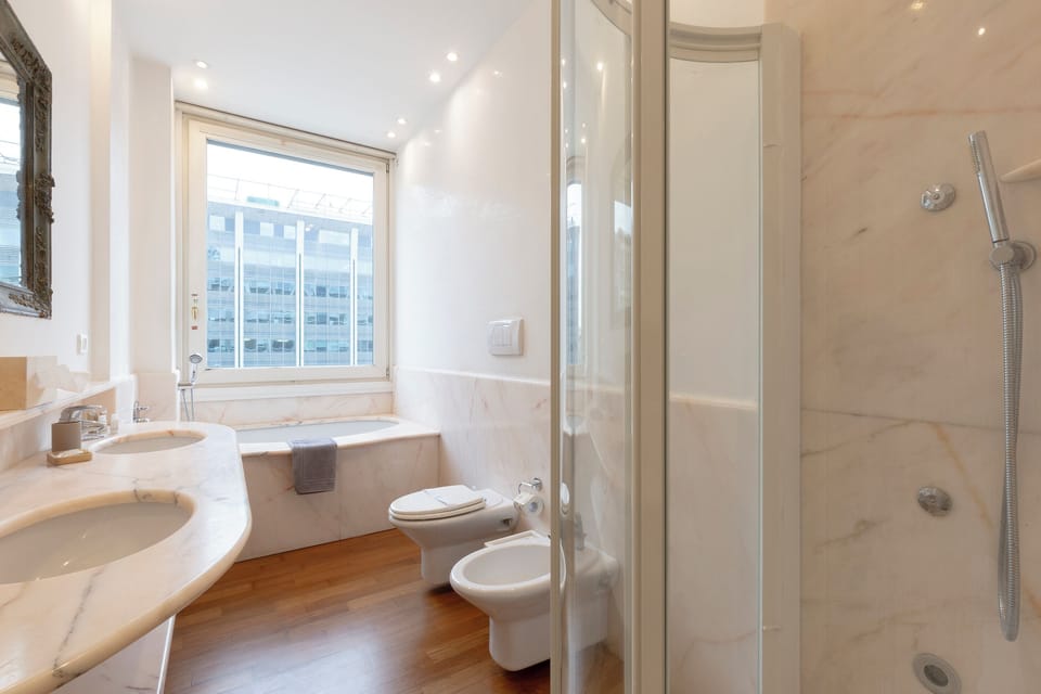 Deluxe Double Room, City View | Bathroom