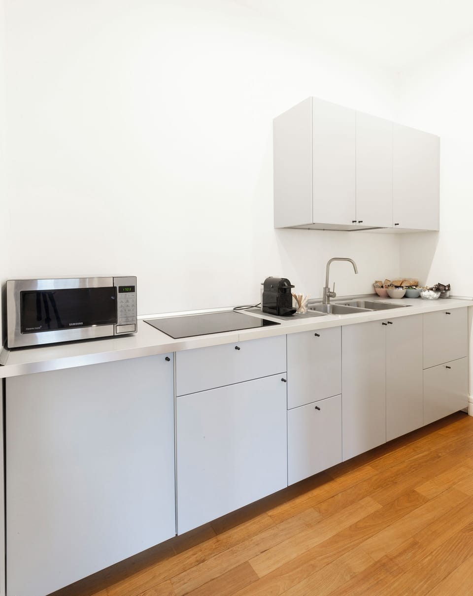 Deluxe Apartment, Courtyard View | Private kitchen