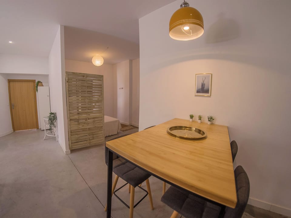 Basic Studio | Living area | TV