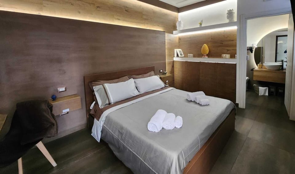 Deluxe Room | Premium bedding, down comforters, in-room safe, desk