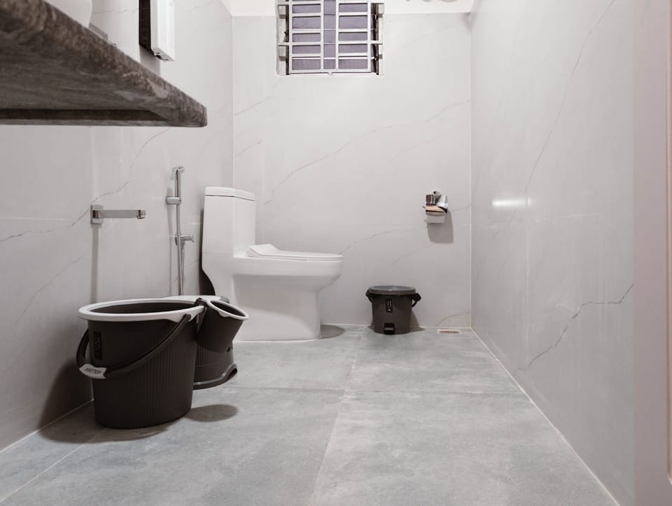 Deluxe Double Room, Garden View | Bathroom | Shower, towels, shampoo, toilet paper
