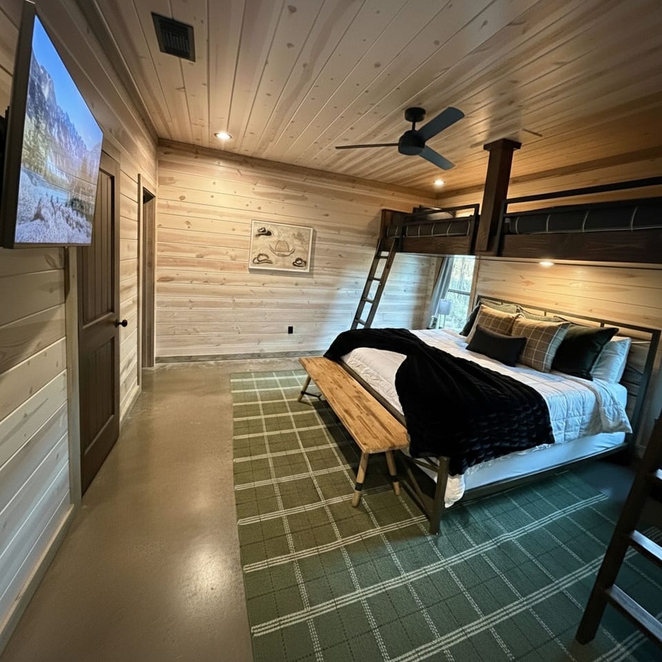Downstairs King bedroom 3 with private en-suite bathroom and 2 twin bunks