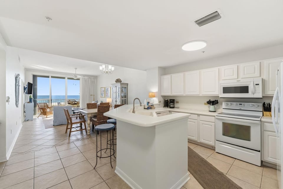 Condo, Multiple Beds (Spanish Key 107) | Private kitchen | Oven, toaster