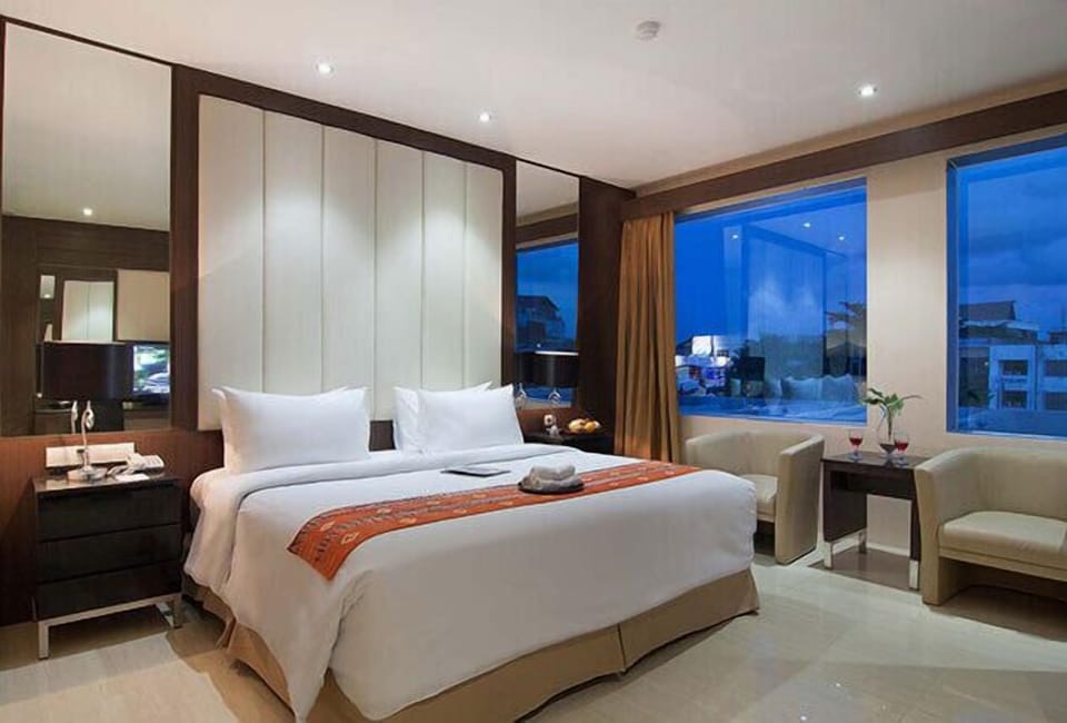 Premium bedding, minibar, in-room safe, desk