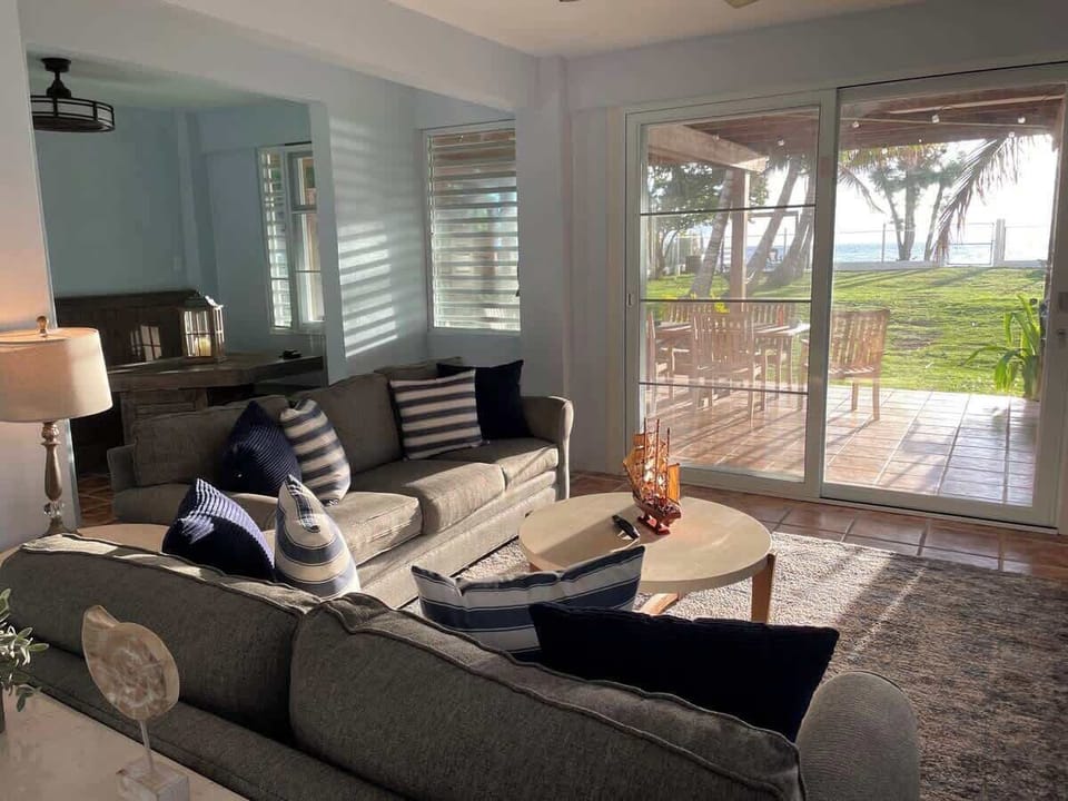 A relax living room with direct views to the pool and ocean.