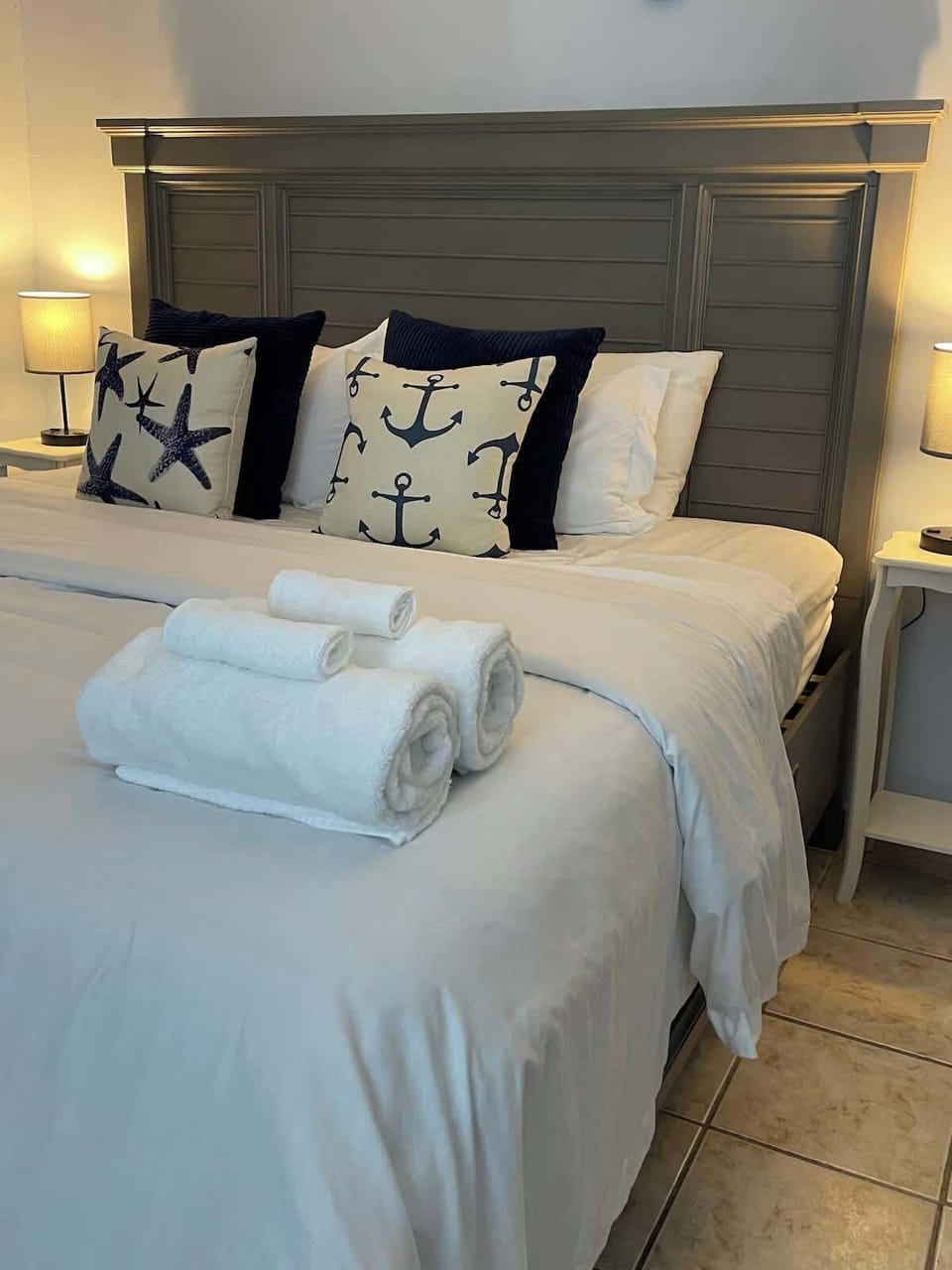 Second floor, "Seahorse Room" king size suite