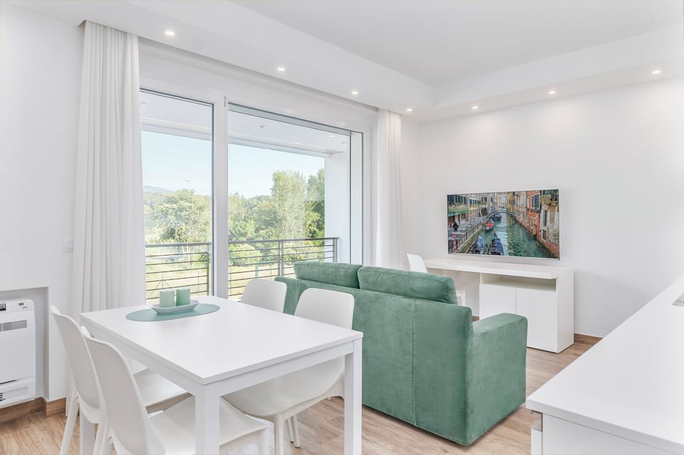 Comfort Apartment, Balcony | Living area
