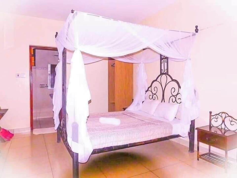 Executive Single Room | Free WiFi, bed sheets
