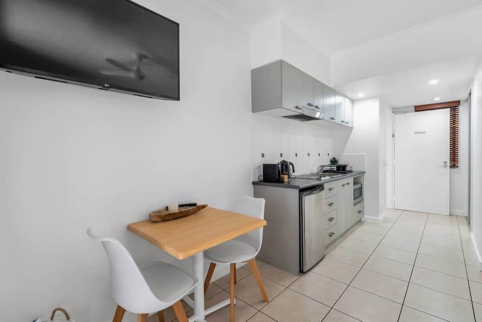 The dining nook for two offers a convenient spot to enjoy quick bites before exploring nearby cafés and oceanfront dining.