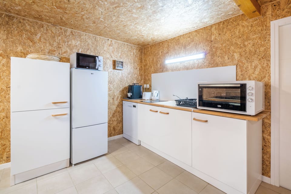 Comfort House, Courtyard View | Private kitchen | Shared fridge, microwave, highchair