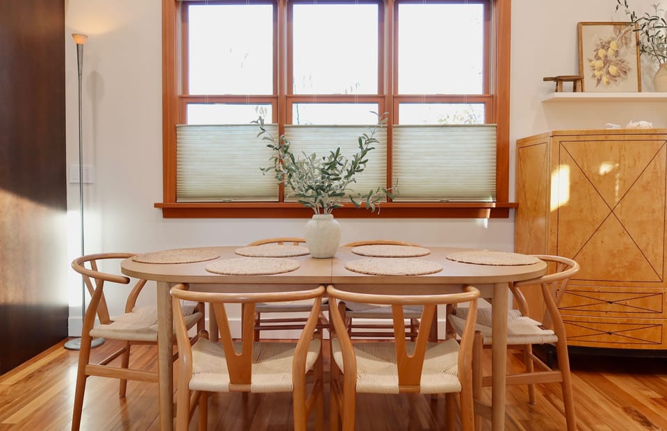 Dining table seats 6.