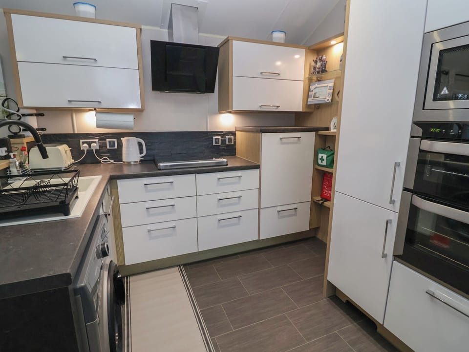 Dishwasher, cookware/dishes/utensils