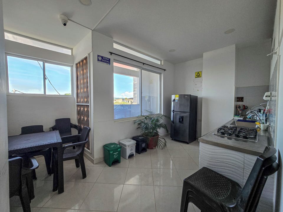 Comfort Double Room | Private kitchen | Shared fridge, microwave