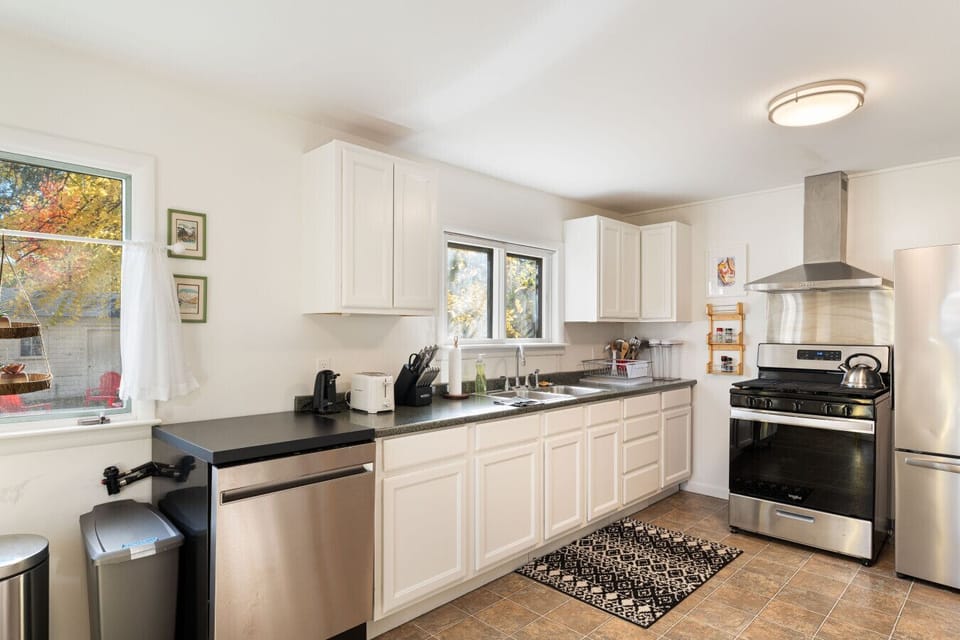 Cook up a storm in our fully equipped kitchen, designed for culinary creativity and convenience! 🍳👩‍🍳