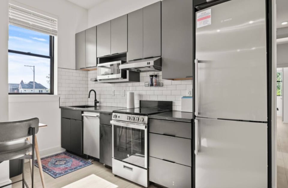 Fully equipped kitchen with modern appliances and all the cookware you need to feel right at home.