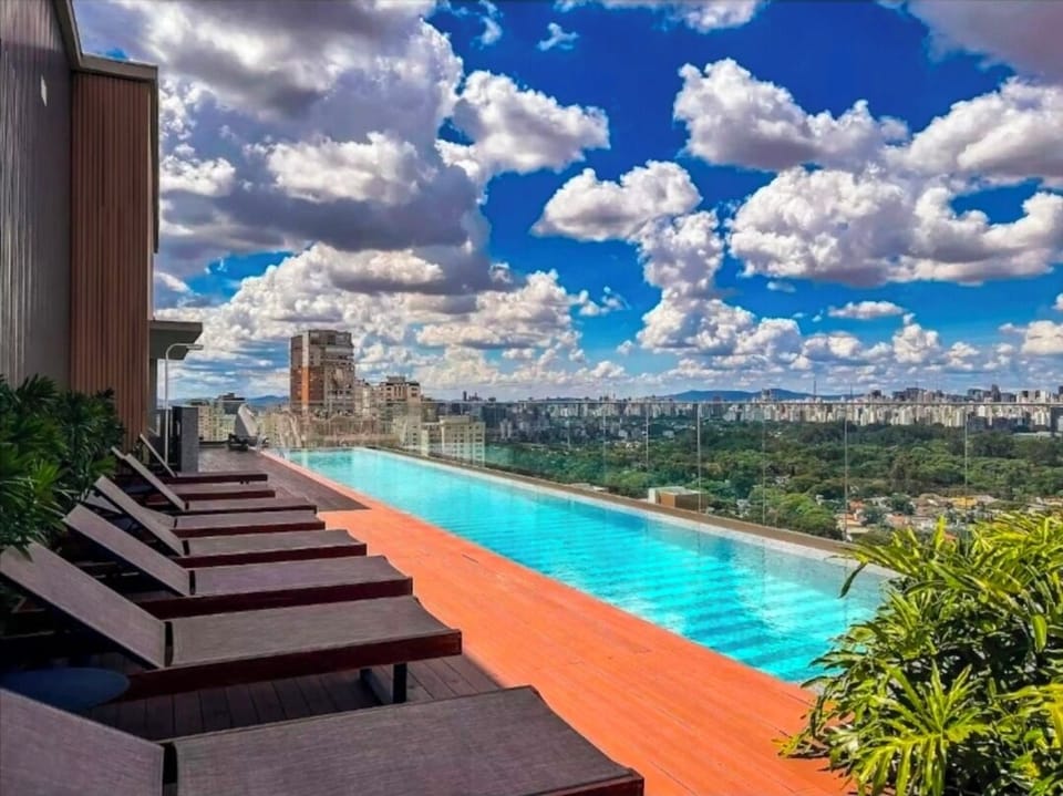 Piscina com Vista para o Parque Ibirapuera. 