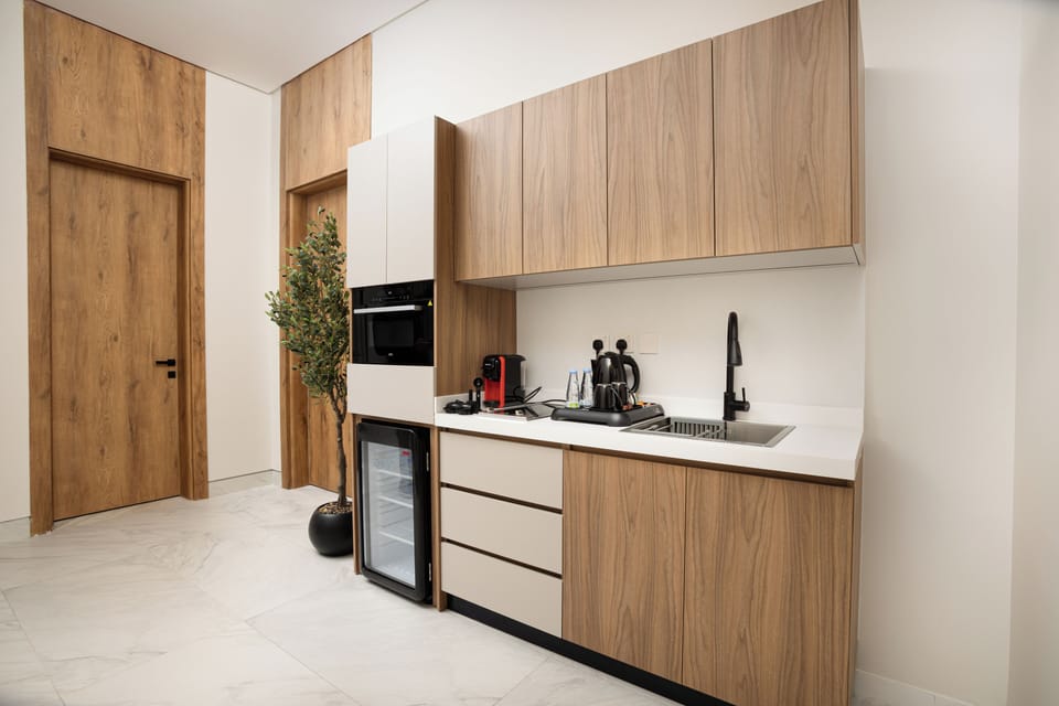 Mini-fridge, microwave, oven, stovetop