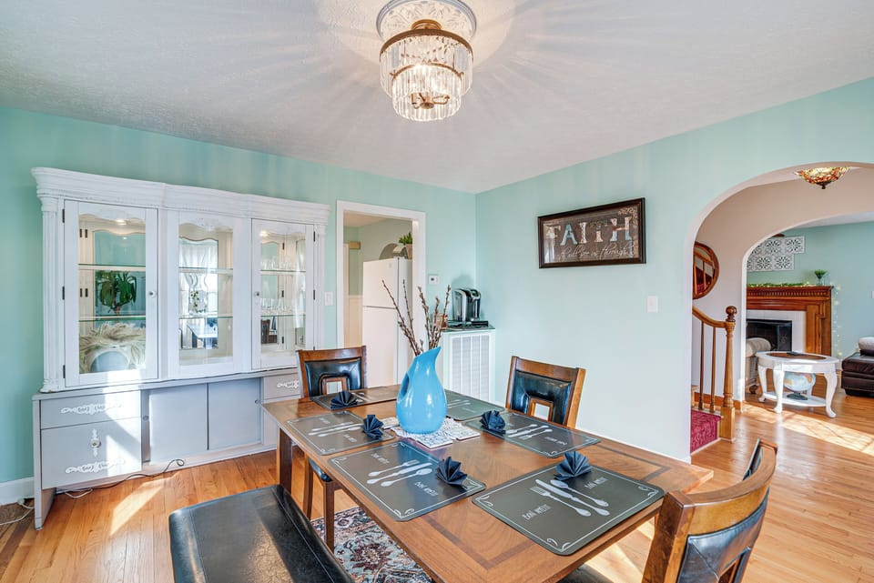 Dining Table | Dishware/Flatware