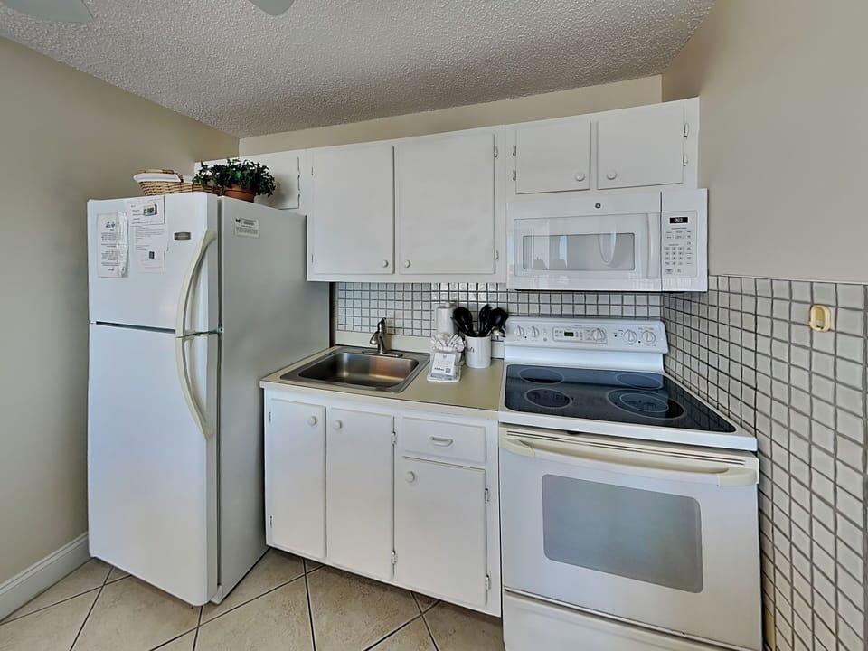 Condo (0 Bedroom) | Property amenity