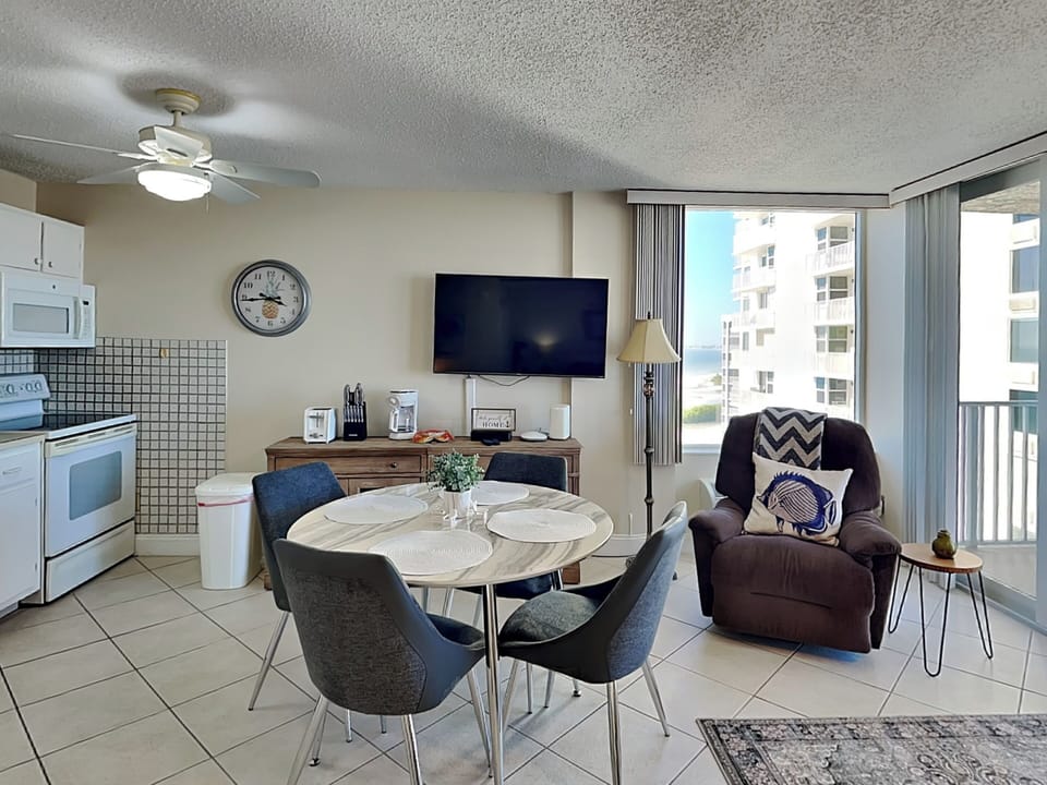 Condo (0 Bedroom) | Property amenity