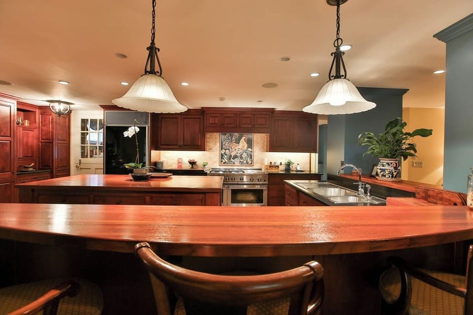 island in main kitchen 