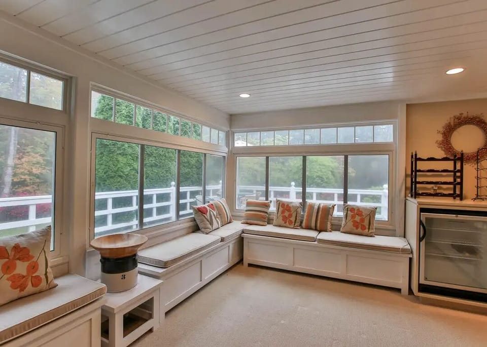 Sun porch off room 5