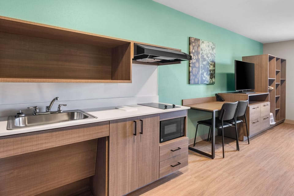 Full-size fridge, microwave, stovetop