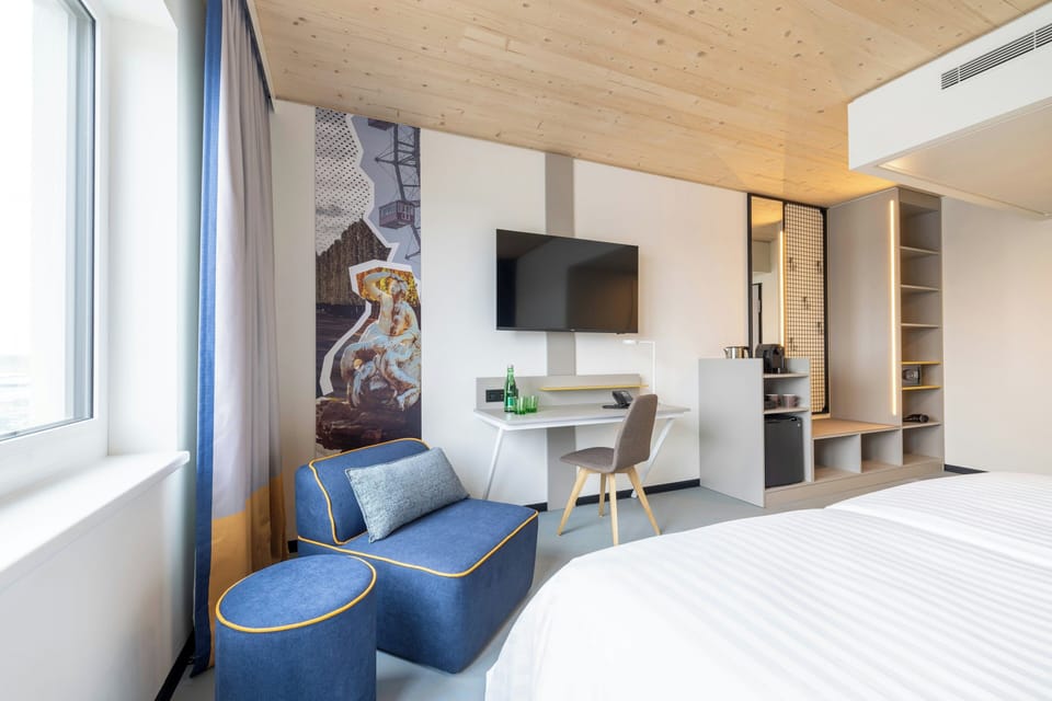 Hypo-allergenic bedding, in-room safe, desk, laptop workspace