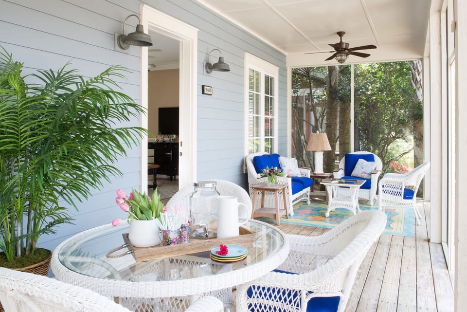 Large screen porch