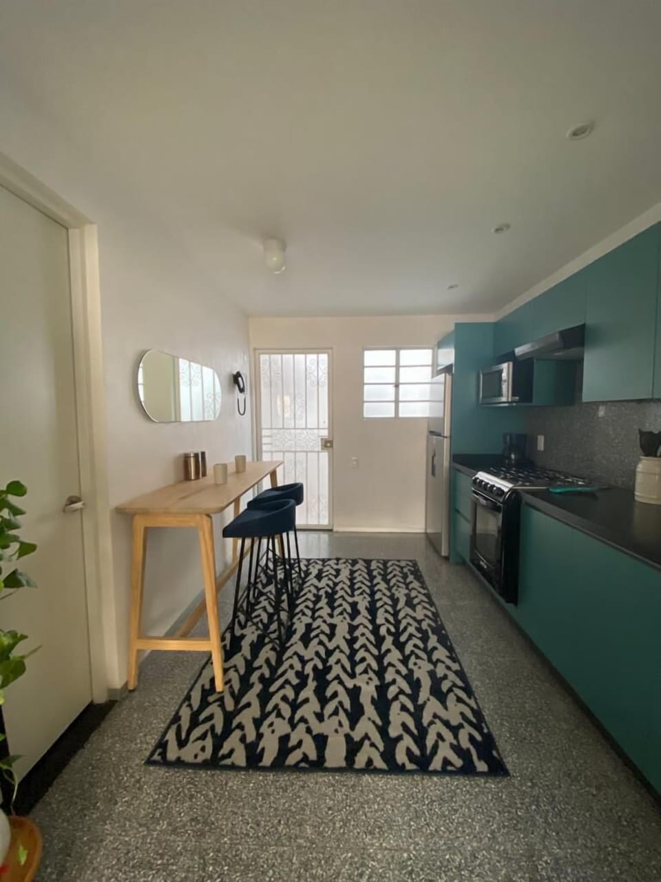 Standard Apartment | Private kitchen | Fridge, microwave, oven, coffee/tea maker