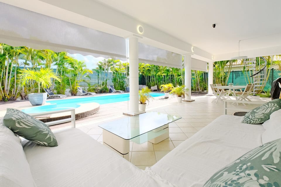 In Le Gosier, Villa Tinea is a contemporary villa overlooking the Dampierre valley. You'll love the pool and the roof top as you watch the sun set over the Caribbean Sea.