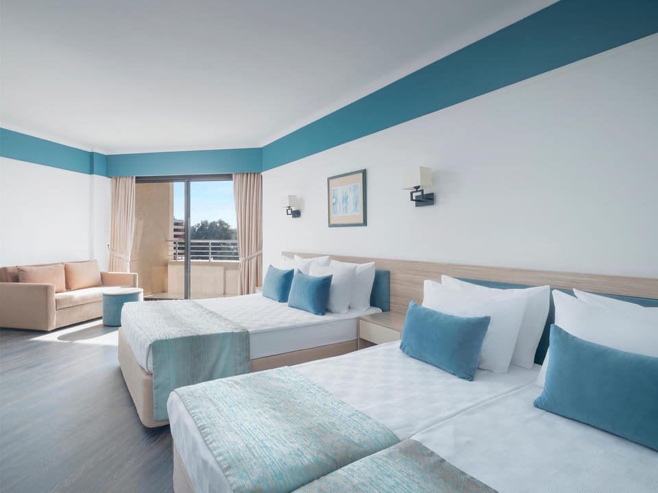 Free minibar, in-room safe, bed sheets