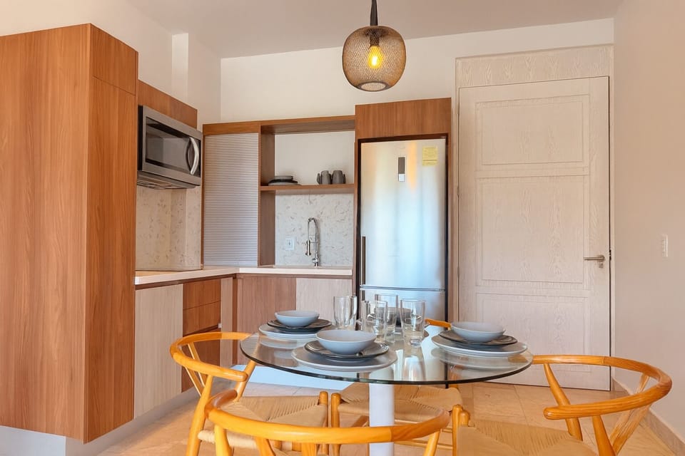 Deluxe Apartment, Sea View, Tower | Dining room
