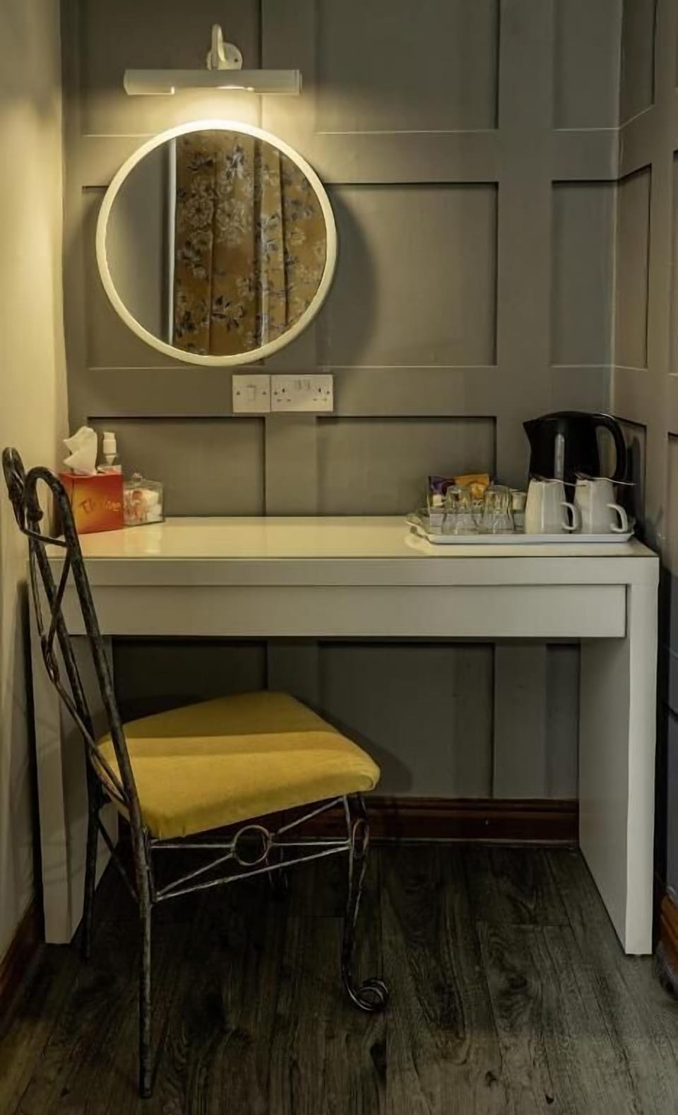 Standard King Room | Free WiFi, bed sheets