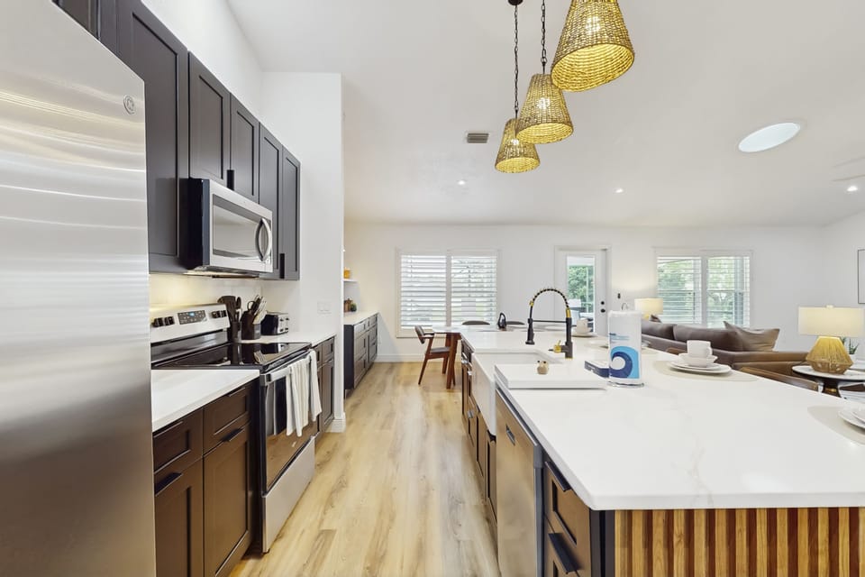Fully equipped kitchen with everything you need to make your favorite meals!