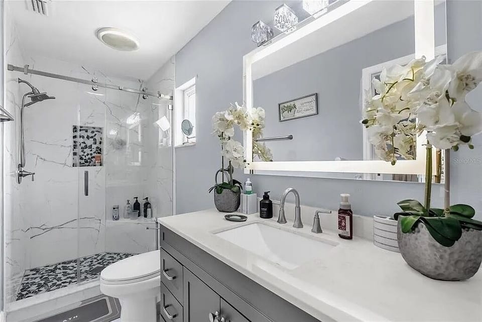 Master Bath w/ shower!