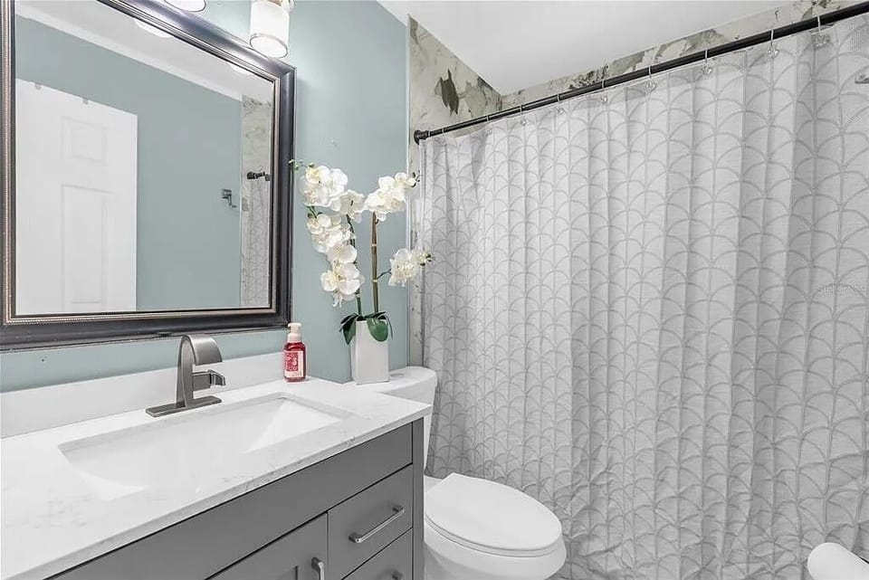 Hall bath w/ shower!