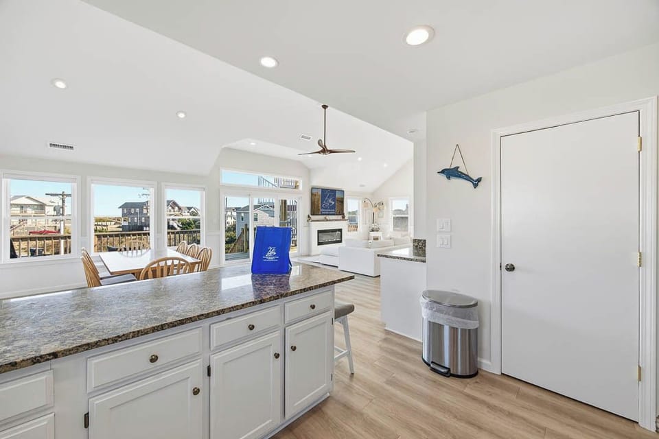 Top-Level Kitchen with Bar (seats 5)
