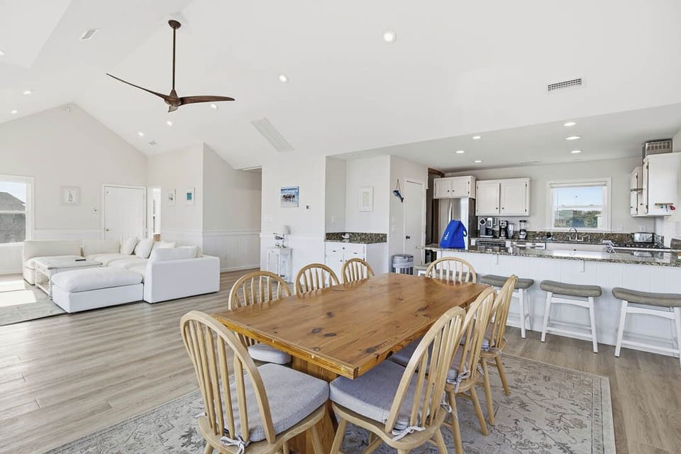 Top-Level Dining Room with Table (seats 8)