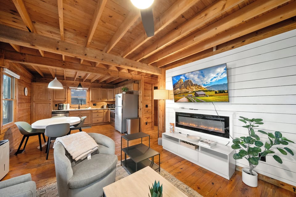 Cozy Upscale Cabin
