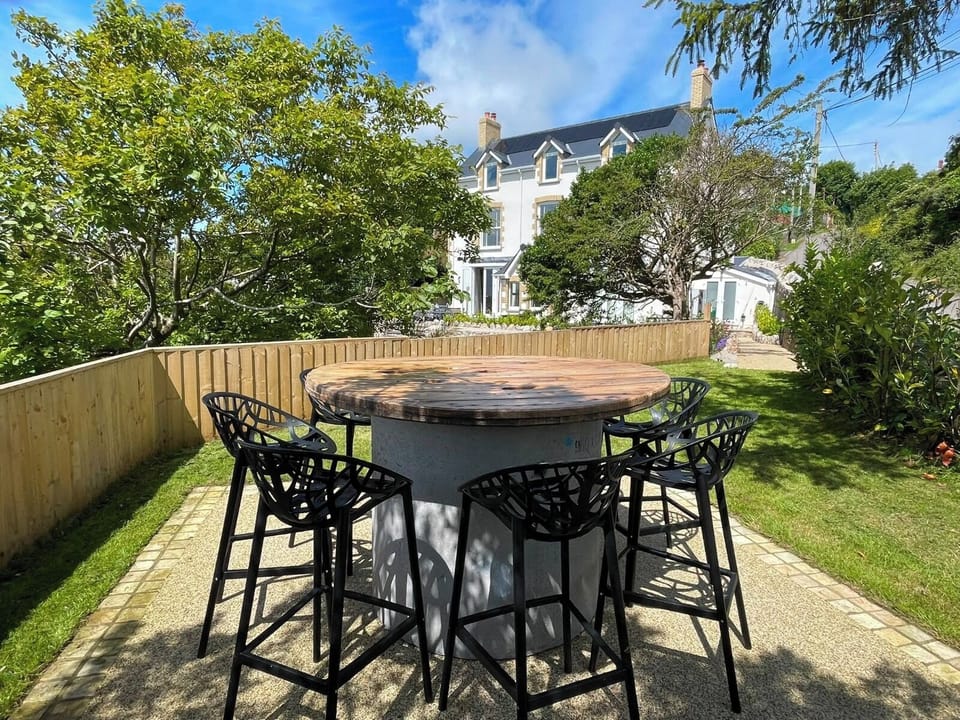 The Retreat - 5 Bedroom House - Horton (10555)