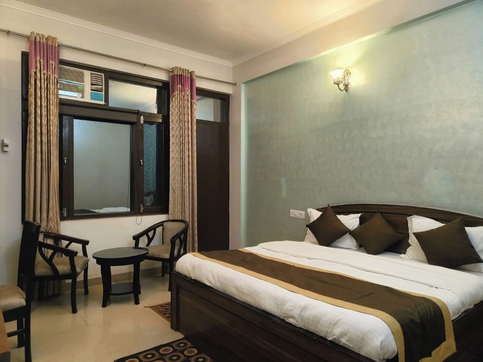 Deluxe Double Room | Desk, laptop workspace, free WiFi