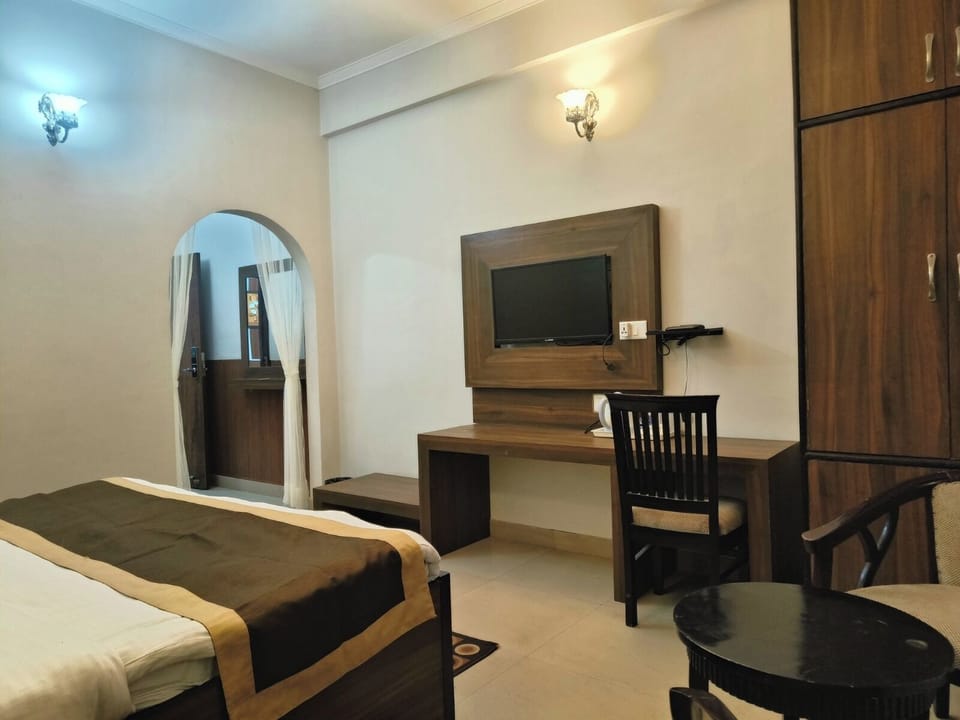 Deluxe Double Room | Desk, laptop workspace, free WiFi