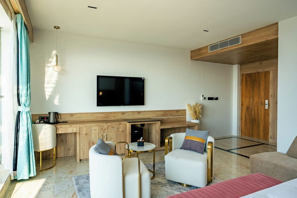 Premium Room | Minibar, desk, laptop workspace, soundproofing